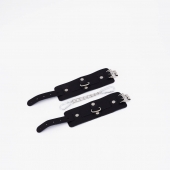 Черные кожаные наручники с хромированной фурнитурой - Crazy Handmade - купить с доставкой в Южно-Сахалинске