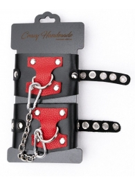 Черные наручники с красным декором и заклепками - Crazy Handmade - купить с доставкой в Южно-Сахалинске