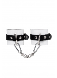 Бело-черные кожаные наручники с одним ремешком с люверсами - Pecado - купить с доставкой в Южно-Сахалинске