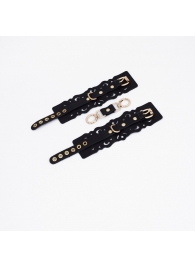 Черные кожаные наручники с узорами и золотистой фурнитурой - Crazy Handmade - купить с доставкой в Южно-Сахалинске
