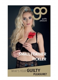 Пластиковая метелочка с красными пёрышками Small Feather Tickler - 32 см. - Blush Novelties - купить с доставкой в Южно-Сахалинске