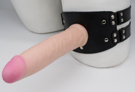 Черный узкий пояс на бедро с телесной насадкой - LOVETOY (А-Полимер) - купить с доставкой в Южно-Сахалинске