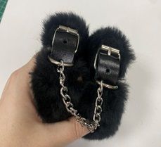 Черные наручники на цепи с меховой опушкой - Лунный свет - купить с доставкой в Южно-Сахалинске