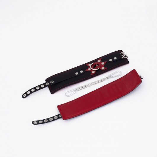 Черные кожаные оковы с красным декором и строчкой - Crazy Handmade - купить с доставкой в Южно-Сахалинске