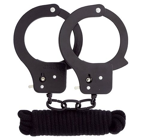 Чёрные наручники из листового металла в комплекте с веревкой BONDX METAL CUFFS LOVE ROPE SET - Dream Toys - купить с доставкой в Южно-Сахалинске