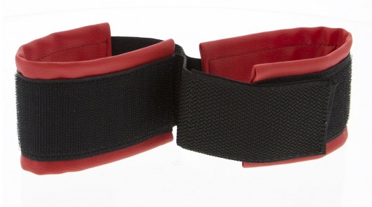 Полиуретановые манжеты для фиксации рук вместе Bound Together Wrist Restraints - Blush Novelties - купить с доставкой в Южно-Сахалинске